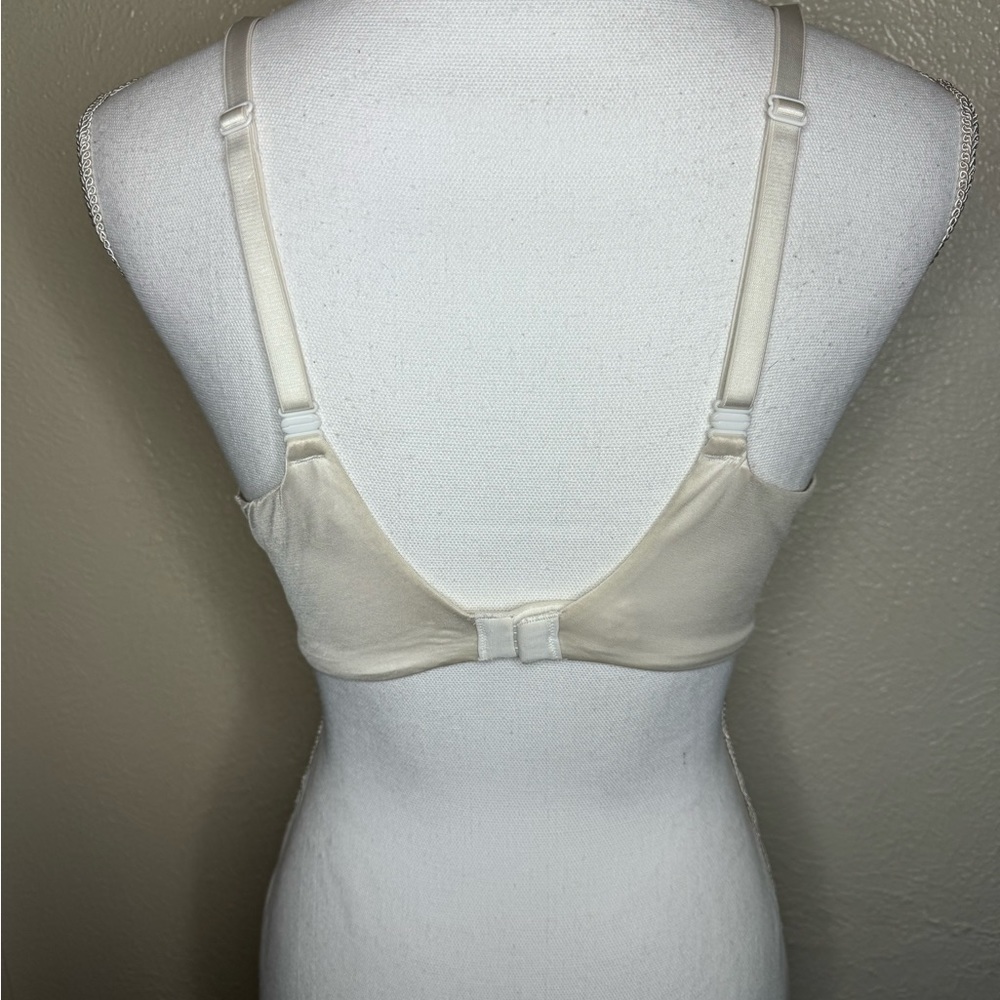 Victoria’s Secret Extra Padded Push-Up Bra - Picture 2 of 3